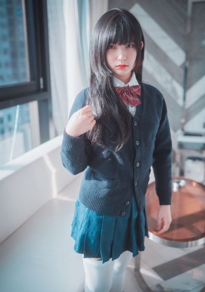 欧美女明星牛仔衣长款街拍图片_HD在线观看完整版