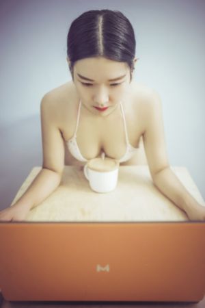 欧美女人物_1080完整在线观看
