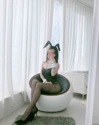 欧美黑白头像胡子男_超清手机在线看
